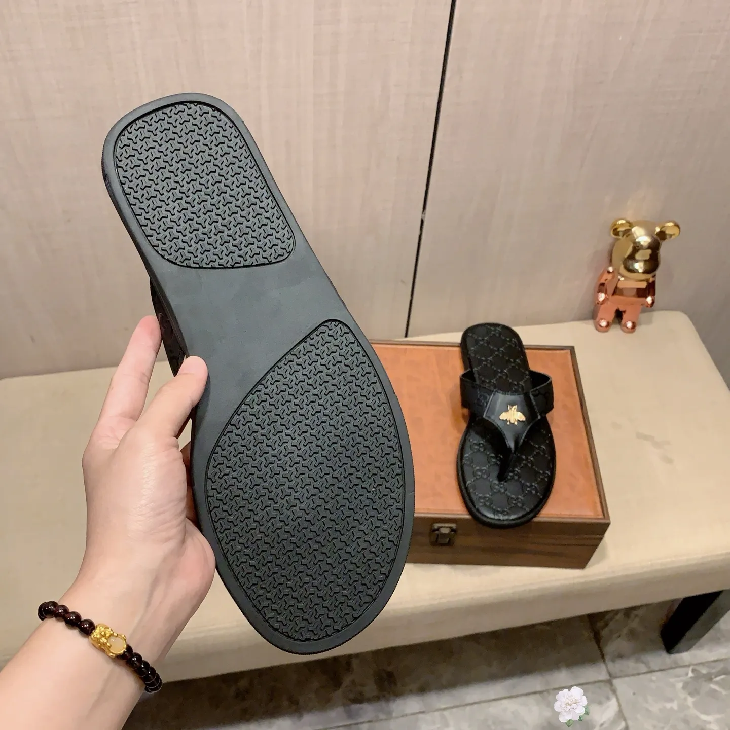 Slippers: New model: Factory price: 240💰💰🎩🎩🔥🔥《 Gucci* 》Series of slippers top purchasing agent🔍🔍Sold simultaneously for men, original Italian imported webbing made of selected cowhide, exquisite workmanship,), sole: (super comfortable) original factory special sole, ⚠️exclusive double-layer movable molded sole super comfortable⚠️, real shot🎬the real thing is more beautiful🔍🔍266 regular code 38-45,